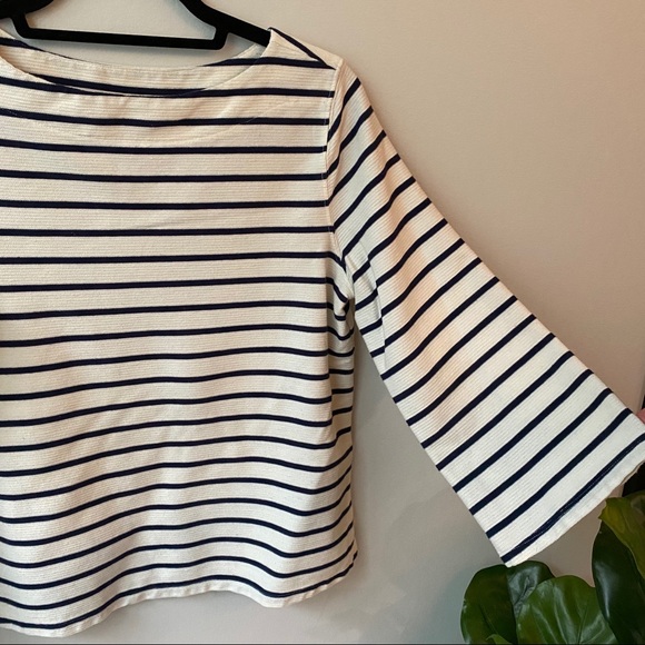 Old Navy cute wide shoulder top - Picture 1 of 3